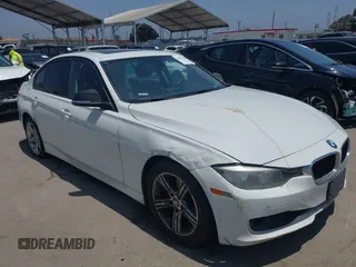 2014 BMW 3 Series 328i z VIN WBA3C1C59EK111396, wystawiony jako IAAI lot #42471040 z przebiegiem 182 636 mil mil oraz . Historia ofert i sprzedaży dostępna na DreamBid. Obrazek 1.