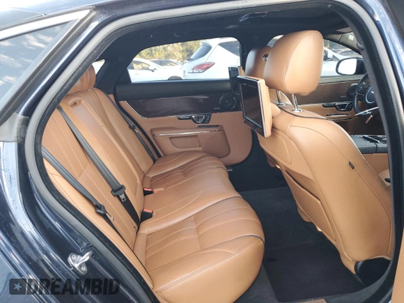 2015 Jaguar XJ with VIN SAJWA2GT2FMV90837, listed as a Copart auction lot 71126294 with 92,973 mi miles and Clean Title. Bid and sale history available at DreamBid. Image 10.