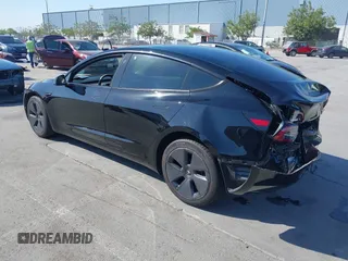 2021 Tesla Model 3 Standard Range Plus z VIN 5YJ3E1EA5MF939299, wystawiony jako IAAI lot #42146702 z przebiegiem 43 382 mil mil oraz . Historia ofert i sprzedaży dostępna na DreamBid. Obrazek 3.