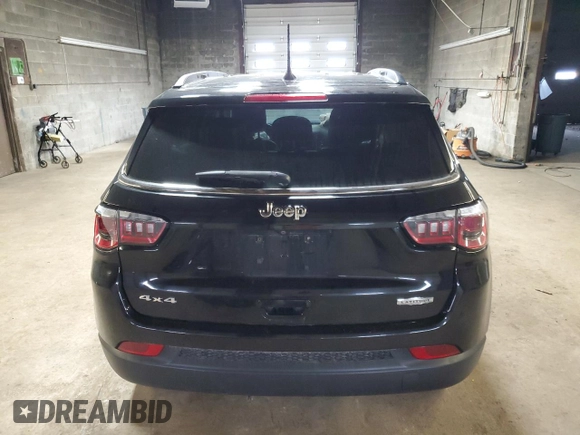 2019 Jeep Compass Latitude z VIN 3C4NJDBB6KT629924, wystawiony jako Copart lot #52282615 z przebiegiem 84 373 mil mil oraz Szkoda całkowita • Salvage title. Historia ofert i sprzedaży dostępna na DreamBid. Obrazek 6.