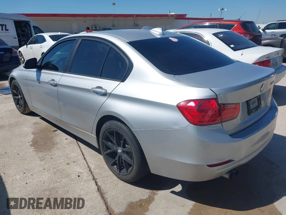 2012 BMW 3 Series 328i z VIN WBA3A5C54CF343424, wystawiony jako IAAI lot #42249402 z przebiegiem 90 120 mil mil oraz . Historia ofert i sprzedaży dostępna na DreamBid. Obrazek 3.