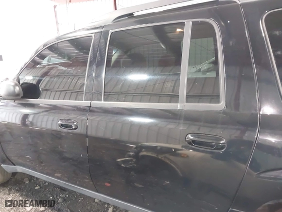 2005 Chevrolet TrailBlazer LS with VIN 1GNET16S856109443, listed as a IAAI auction lot 41453345 with 207,759 mi miles. Bid and sale history available at carsss.com. Image 14.