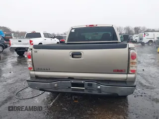 2000 GMC New Sierra 1500 SL with VIN 2GTEC19V9Y1313002, listed as a IAAI auction lot 41440458 with 367,281 mi miles. Bid and sale history available at carsss.com. Image 16.