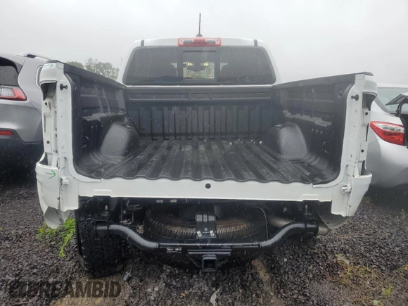 2022 Chevrolet Colorado 4WD Z71 z VIN 1GCGTDEN0N1164190, wystawiony jako Copart lot #57850875 z przebiegiem 18 788 mil mil oraz Szkoda całkowita • Salvage title. Historia ofert i sprzedaży dostępna na DreamBid. Obrazek 6.