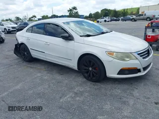2012 Volkswagen CC R-Line z VIN WVWMP7AN5CE528091, wystawiony jako IAAI lot #42074271 z przebiegiem 121 308 mil mil oraz . Historia ofert i sprzedaży dostępna na DreamBid. Obrazek 1.