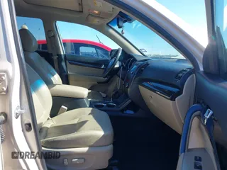 2012 Kia Sorento EX with VIN 5XYKU4A23CG205699, listed as a IAAI auction lot 41384287 with 205,303 mi miles. Bid and sale history available at carsss.com. Image 5.
