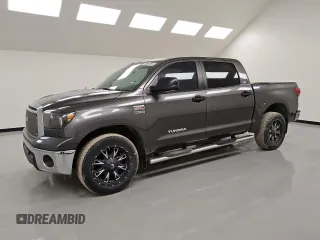 2011 Toyota Tundra z VIN 5TFEY5F10BX115722, wystawiony jako Copart lot #47325435 z przebiegiem 231 924 mil mil oraz Czysty tytuł • Clean title. Historia ofert i sprzedaży dostępna na DreamBid. Obrazek 1.