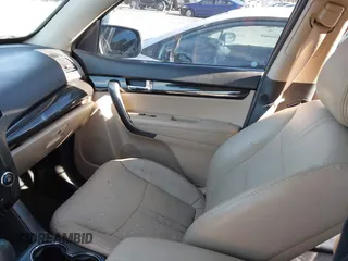 2011 Kia Sorento EX with VIN 5XYKU3A12BG089184, listed as a IAAI auction lot 41145941 with 111,597 mi miles. Bid and sale history available at carsss.com. Image 5.