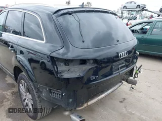 2015 Audi Q7 Premium Plus with VIN WA1LMAFE9FD031088, listed as a IAAI auction lot 42004406 with 208,707 mi miles and . Bid and sale history available at DreamBid. Image 6.