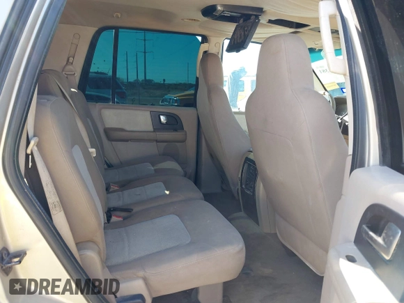 2004 Ford Expedition Special Service with VIN 1FMRU15W64LA16279, listed as a IAAI auction lot 41613381 with 1 mi miles. Bid and sale history available at carsss.com. Image 8.