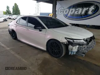2018 Toyota Camry LE z VIN JTNB11HK8J3025709, wystawiony jako Copart lot #56763315 z przebiegiem 157 941 mil mil oraz Szkoda całkowita • Salvage title. Historia ofert i sprzedaży dostępna na DreamBid. Obrazek 4.