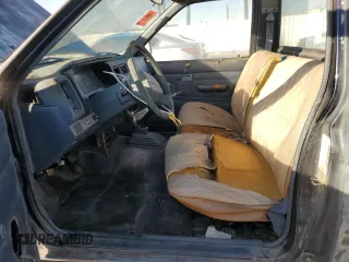 1991 Nissan Frontier z VIN 1N6SD11S2MC350332, wystawiony jako Copart lot #87462534 z przebiegiem 350 692 mil mil oraz Szkoda całkowita • Salvage title. Historia ofert i sprzedaży dostępna na DreamBid. Obrazek 7.