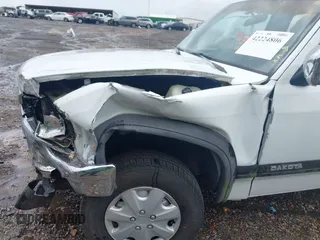 1993 Dodge Dakota S z VIN 1B7FL26X5PS202557, wystawiony jako IAAI lot #42224806 z przebiegiem 87 871 mil mil oraz . Historia ofert i sprzedaży dostępna na DreamBid. Obrazek 6.