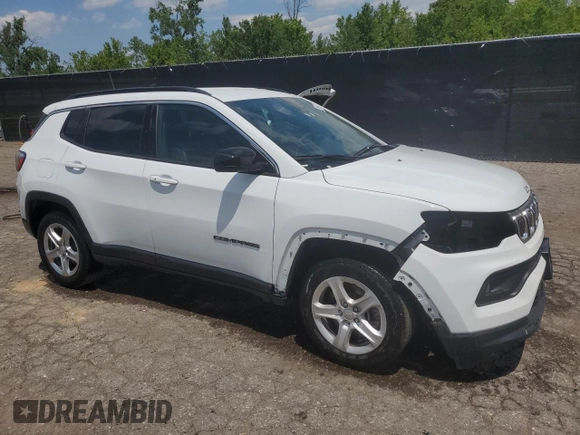 2023 Jeep Compass Latitude z VIN 3C4NJDBN9PT552970, wystawiony jako Copart lot #63489905 z przebiegiem 61 045 mil mil oraz Czysty tytuł • Clean title. Historia ofert i sprzedaży dostępna na DreamBid. Obrazek 4.