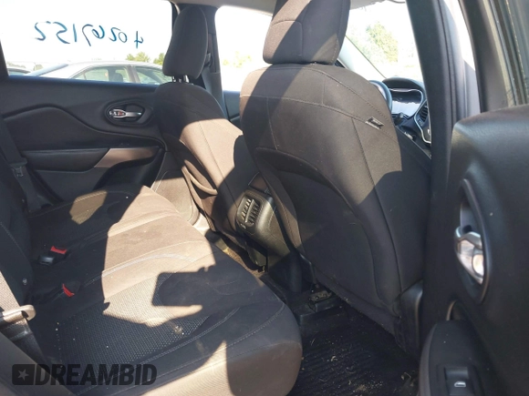 2019 Jeep Cherokee Latitude with VIN 1C4PJMCB5KD107122, listed as a IAAI auction lot 40267152 with 113,822 mi miles. Bid and sale history available at carsss.com. Image 8.