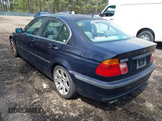 2000 BMW 3 Series 328i with VIN WBAAM5344YJR62535, listed as a IAAI auction lot 41953965 with 225,321 mi miles. Bid and sale history available at carsss.com. Image 3.