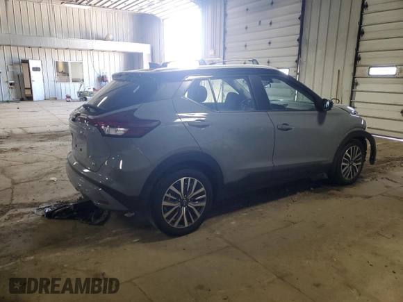 2024 Nissan Kicks SV z VIN 3N1CP5CV6RL495224, wystawiony jako Copart lot #58130655 z przebiegiem 7 927 mil mil oraz Szkoda całkowita • Salvage title. Historia ofert i sprzedaży dostępna na DreamBid. Obrazek 3.