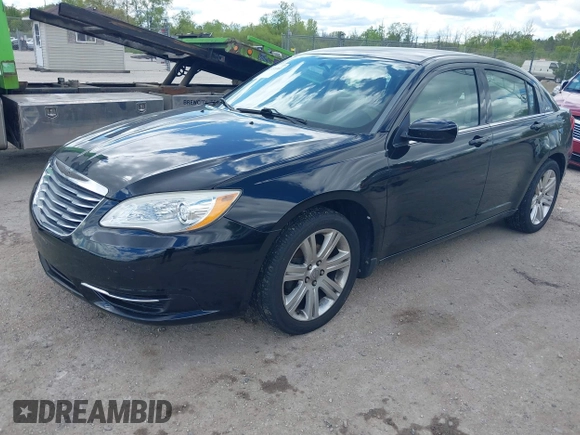 2012 Chrysler 200 Touring z VIN 1C3CCBBBXCN181764, wystawiony jako IAAI lot #42355361 z przebiegiem 117 353 mil mil oraz . Historia ofert i sprzedaży dostępna na DreamBid. Obrazek 2.