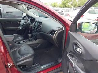 2019 Jeep Cherokee Limited z VIN 1C4PJMDN0KD209386, wystawiony jako IAAI lot #42650728 z przebiegiem 84 848 mil mil oraz . Historia ofert i sprzedaży dostępna na DreamBid. Obrazek 5.