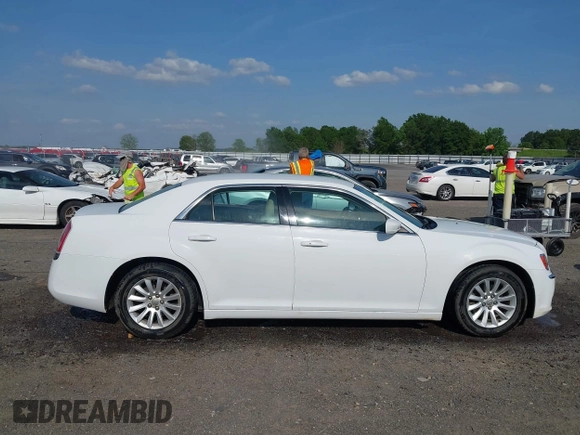 2014 Chrysler 300 z VIN 2C3CCAAG7EH327508, wystawiony jako IAAI lot #42104987 z przebiegiem 199 366 mil mil oraz . Historia ofert i sprzedaży dostępna na DreamBid. Obrazek 13.