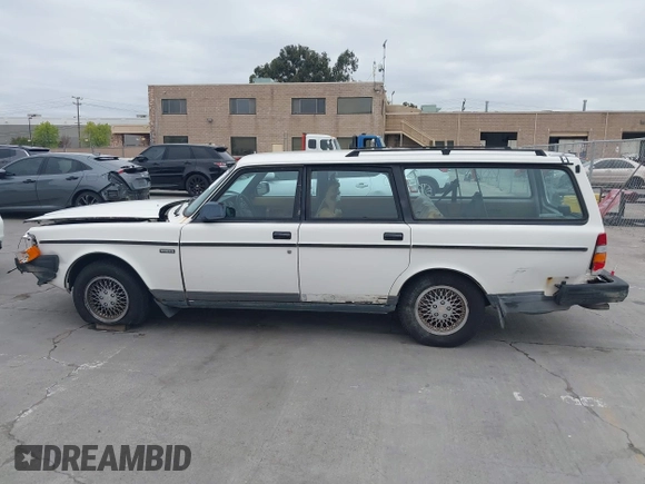 1991 Volvo 240 с VIN YV1AA885XM1897225, выставлен на аукционе IAAI как лот 42018402 с пробегом 158 448 миль миль и . История ставок и продаж доступна на DreamBid. Изображение 14.