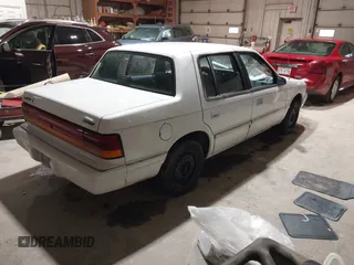 1994 Dodge Spirit z VIN 3B3AA46KXRT214299, wystawiony jako IAAI lot #41908262 z przebiegiem 72 619 mil mil oraz . Historia ofert i sprzedaży dostępna na DreamBid. Obrazek 4.