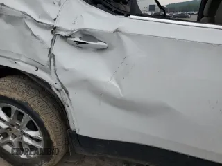 2023 Chevrolet Traverse LS z VIN 1GNERFKW3PJ343638, wystawiony jako Copart lot #57593185 z przebiegiem 20 270 mil mil oraz Szkoda całkowita • Salvage title. Historia ofert i sprzedaży dostępna na DreamBid. Obrazek 11.