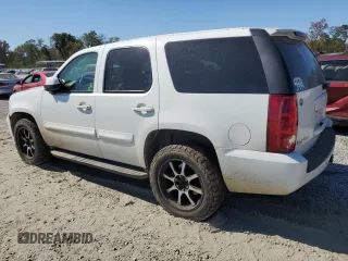 2007 GMC Yukon SLE with VIN 1GKFK13017J109923, listed as a Copart auction lot 77085954 with 214,986 mi miles and Salvage Title. Bid and sale history available at carsss.com. Image 2.