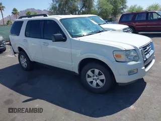 2010 Ford Explorer XLT z VIN 1FMEU6DE8AUA53893, wystawiony jako IAAI lot #42467166 z przebiegiem 84 072 mil mil oraz . Historia ofert i sprzedaży dostępna na DreamBid. Obrazek 1.