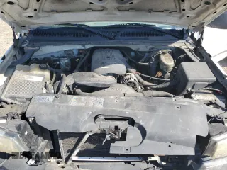 2003 Chevrolet Silverado 1500 with VIN 2GCEC19V031109634, listed as a Copart auction lot 70413734 with 392,365 mi miles and Salvage Title. Bid and sale history available at carsss.com. Image 11.