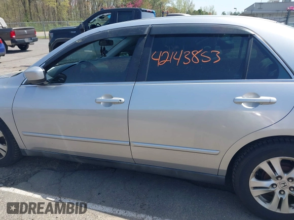 2007 Honda Accord LX z VIN 1HGCM56407A123313, wystawiony jako IAAI lot #42143853 z przebiegiem 193 976 mil mil oraz . Historia ofert i sprzedaży dostępna na DreamBid. Obrazek 14.