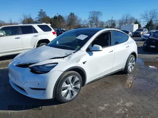 2022 Tesla Model Y Long Range with VIN 7SAYGDEE2NF440548, listed as a IAAI auction lot 41360276 with 19,714 mi miles and . Bid and sale history available at carsss.com. Image 19.