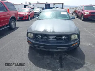 2007 Ford Mustang Deluxe with VIN 1ZVFT80N275219256, listed as a IAAI auction lot 41932447 with Not Provided miles. Bid and sale history available at carsss.com. Image 6.