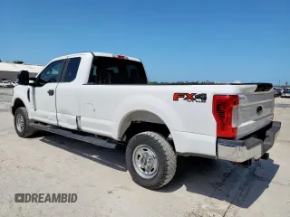 2017 Ford F-250 XLT with VIN 1FT7X2B63HED50048, listed as a Copart auction lot 61651905 with 236,773 mi miles and Clean title. Bid and sale history available at DreamBid. Image 2.