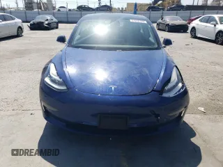 2020 Tesla Model 3 Long Range z VIN 5YJ3E1EB7LF647614, wystawiony jako Copart lot #51316115 z przebiegiem 54 917 mil mil oraz Szkoda całkowita • Salvage title. Historia ofert i sprzedaży dostępna na DreamBid. Obrazek 5.