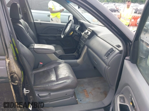 2004 Honda Pilot EX with VIN 5FNYF18574B008241, listed as a IAAI auction lot 42248581 with 267,334 mi miles and . Bid and sale history available at DreamBid. Image 5.