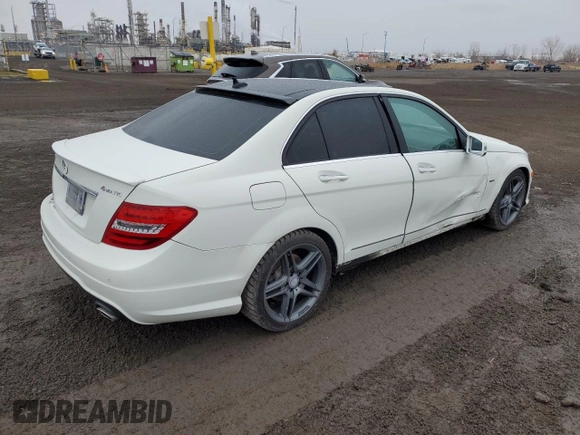 2012 Mercedes-Benz C 350 z VIN WDDGF8JB9CA710837, wystawiony jako Copart lot #82681474 z przebiegiem 130 815 mil mil oraz Szkoda całkowita • Salvage title. Historia ofert i sprzedaży dostępna na DreamBid. Obrazek 3.