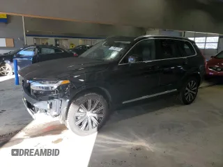 2025 Volvo XC90 Core z VIN YV4M12PJ6S1337310, wystawiony jako Copart lot #46470055 z przebiegiem 8 940 mil mil oraz Czysty tytuł • Clean title. Historia ofert i sprzedaży dostępna na DreamBid. Obrazek 1.