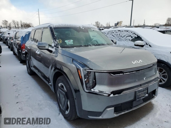 2024 Kia EV9 Land with VIN KNDADFS56R6044843, listed as a Copart auction lot 82822874 with 3,081 mi miles and Salvage Title. Bid and sale history available at carsss.com. Image 4.