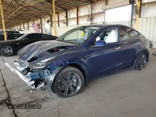 2024 Tesla Model Y Long Range z VIN 7SAYGDEE9RA320636, wystawiony jako Copart lot #60744595 z przebiegiem 7 607 mil mil oraz Szkoda całkowita • Salvage title. Historia ofert i sprzedaży dostępna na DreamBid. Obrazek 1.