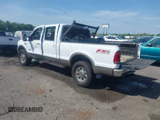 2006 Ford F-250 XL z VIN 1FTSW21P56ED13667, wystawiony jako IAAI lot #42108168 z przebiegiem 175 075 mil mil oraz . Historia ofert i sprzedaży dostępna na DreamBid. Obrazek 3.