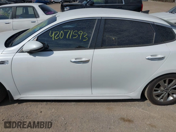 2016 Kia Optima LX Turbo with VIN 5XXGT4L10GG037107, listed as a IAAI auction lot 42071593 with 152,919 mi miles. Bid and sale history available at carsss.com. Image 14.