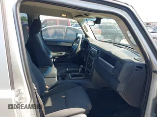 2010 Jeep Commander Sport with VIN 1J4RH4GK8AC157462, listed as a IAAI auction lot 41997158 with 149,935 mi miles. Bid and sale history available at carsss.com. Image 5.
