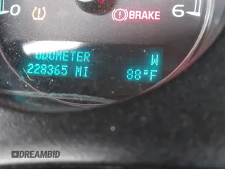 2014 Chevrolet Suburban LT z VIN 1GNSCJE02ER116017, wystawiony jako IAAI lot #42308074 z przebiegiem 228 365 mil mil oraz . Historia ofert i sprzedaży dostępna na DreamBid. Obrazek 7.
