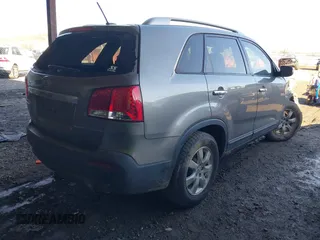 2013 Kia Sorento LX with VIN 5XYKT3A63DG399653, listed as a IAAI auction lot 41323730 with 194,001 mi miles. Bid and sale history available at carsss.com. Image 4.