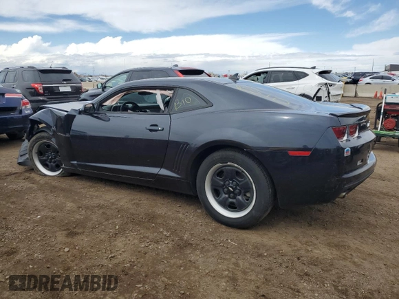 2013 Chevrolet Camaro LS z VIN 2G1FE1E35D9152655, wystawiony jako Copart lot #51190965 z przebiegiem Nie podano mil oraz Szkoda całkowita • Salvage title. Historia ofert i sprzedaży dostępna na DreamBid. Obrazek 2.