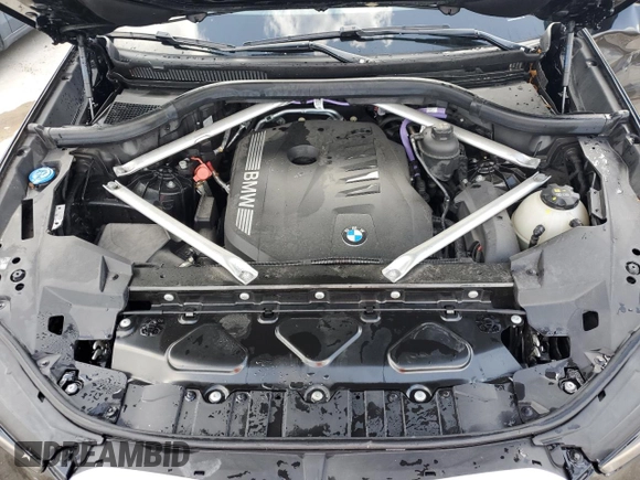 2024 BMW X5 xDrive40i z VIN 5UX23EU01R9T44676, wystawiony jako Copart lot #57216555 z przebiegiem Nie podano mil oraz Tytuł czysty. Historia ofert i sprzedaży dostępna na DreamBid. Obrazek 12.
