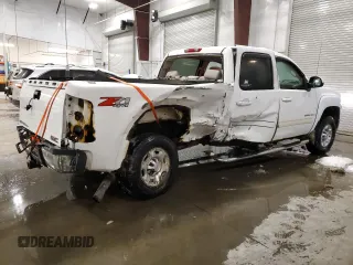 2009 GMC Sierra 2500HD SLT z VIN 1GTHK63K99F116837, wystawiony jako Copart lot #42639705 z przebiegiem 253 632 mil mil oraz Szkoda całkowita • Salvage title. Historia ofert i sprzedaży dostępna na DreamBid. Obrazek 3.