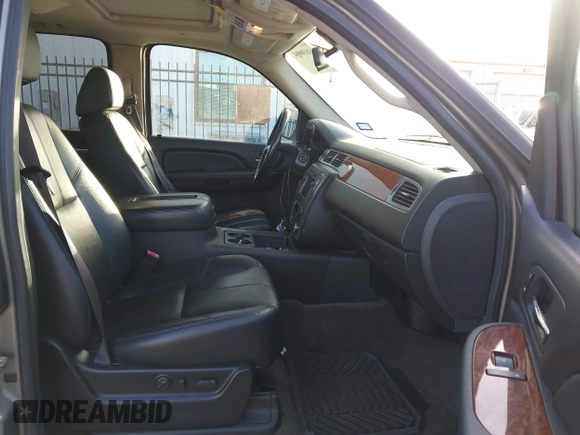 2008 GMC Yukon SLT w/4SB with VIN 1GKFK13078R227526, listed as a IAAI auction lot 41830004 with 143,728 mi miles. Bid and sale history available at carsss.com. Image 5.