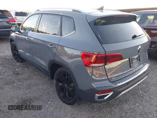 2024 Volkswagen Taos SE с VIN 3VVEX7B22RM112576, выставлен на аукционе IAAI как лот 41606673 с пробегом 141 миль миль и . История ставок и продаж доступна на DreamBid. Изображение 3.